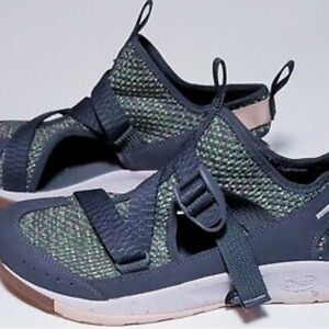 Chaco Odyssey Sandal pale grey and pink